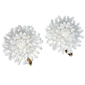 VTG 50s Flower Clip-On Earrings White Chrysanthemum Gold Tone Mid Century Floral